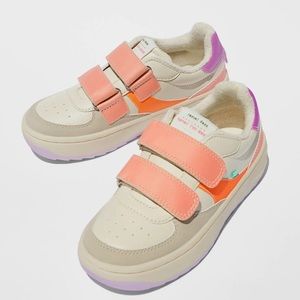 Adorable and fun color-change sneakers (U.V activated)!☀️